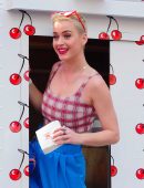 Katy Perry Out and About, Giving Out Pies in New York