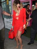 Khloe Kardashian Leaving a Studio in Los Angeles