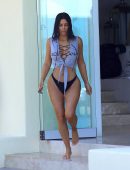 Kim-Kardashian-and-Kourtney Kardashian-106