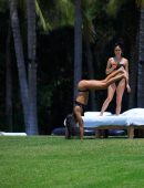 Kim-Kardashian-and-Kourtney Kardashian-115