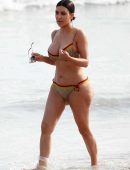 Kim-Kardashian-and-Kourtney-Kardashian-701