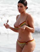 Kim-Kardashian-and-Kourtney-Kardashian-705