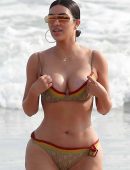 Kim-Kardashian-and-Kourtney-Kardashian-706