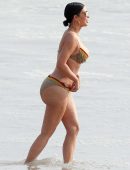 Kim-Kardashian-and-Kourtney-Kardashian-707