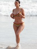 Kim-Kardashian-and-Kourtney-Kardashian-708