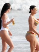 Kim-Kardashian-and-Kourtney-Kardashian-709