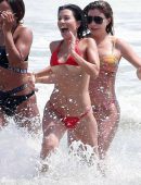 Kim-Kardashian-and-Kourtney-Kardashian-720