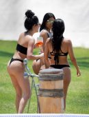 Kim-Kardashian-and-Kourtney-Kardashian-816
