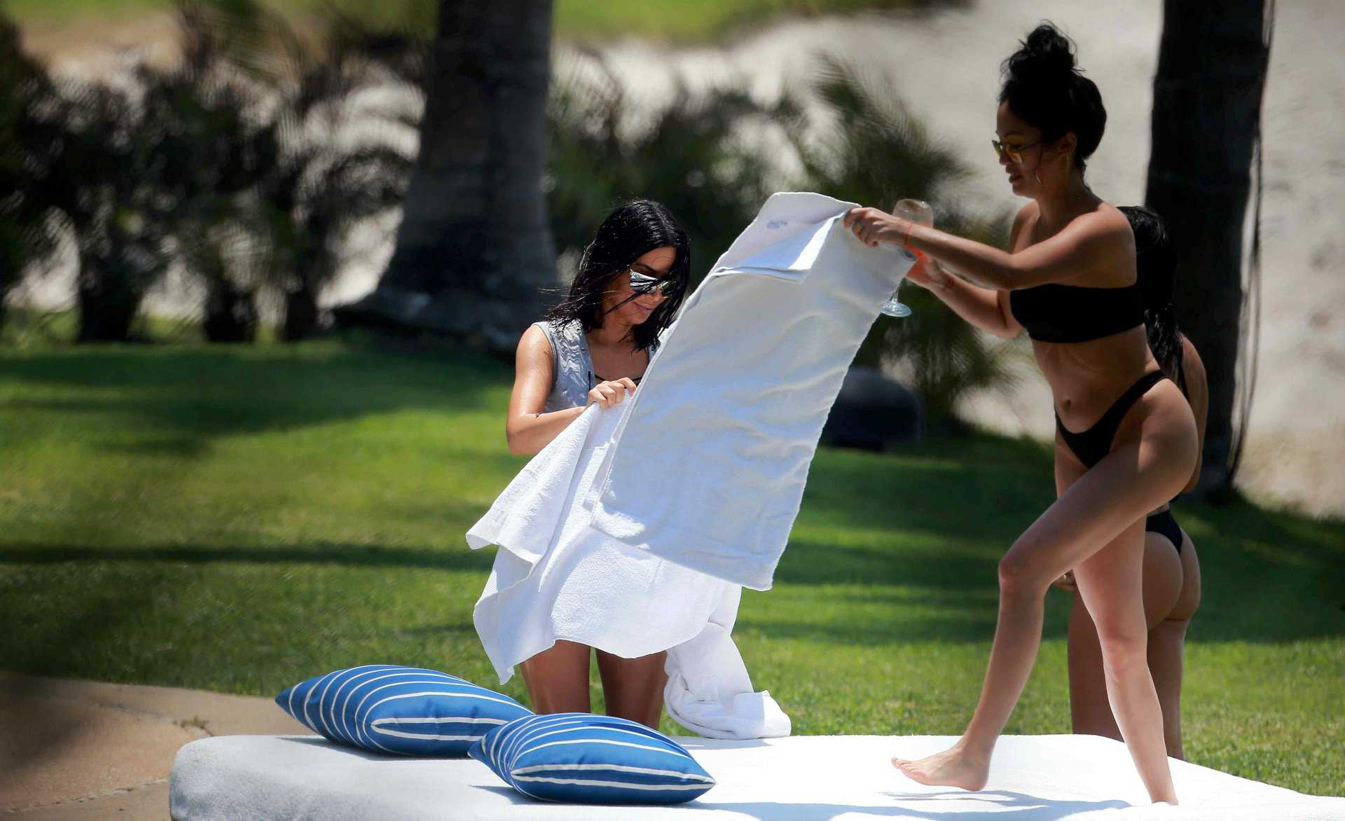 Kim-Kardashian-and-Kourtney-Kardashian-822