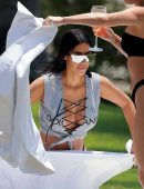 Kim-Kardashian-and-Kourtney-Kardashian-823