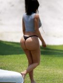 Kim-Kardashian-and-Kourtney-Kardashian-826