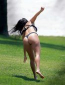 Kim-Kardashian-and-Kourtney-Kardashian-829