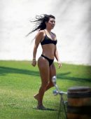 Kim-Kardashian-and-Kourtney-Kardashian-835