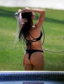 Kim-Kardashian-and-Kourtney-Kardashian-837