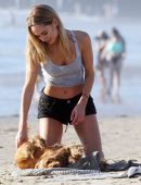 Kimberley Garner Taking her Dog Sasha for a Walk on the Beach in Santa Monica