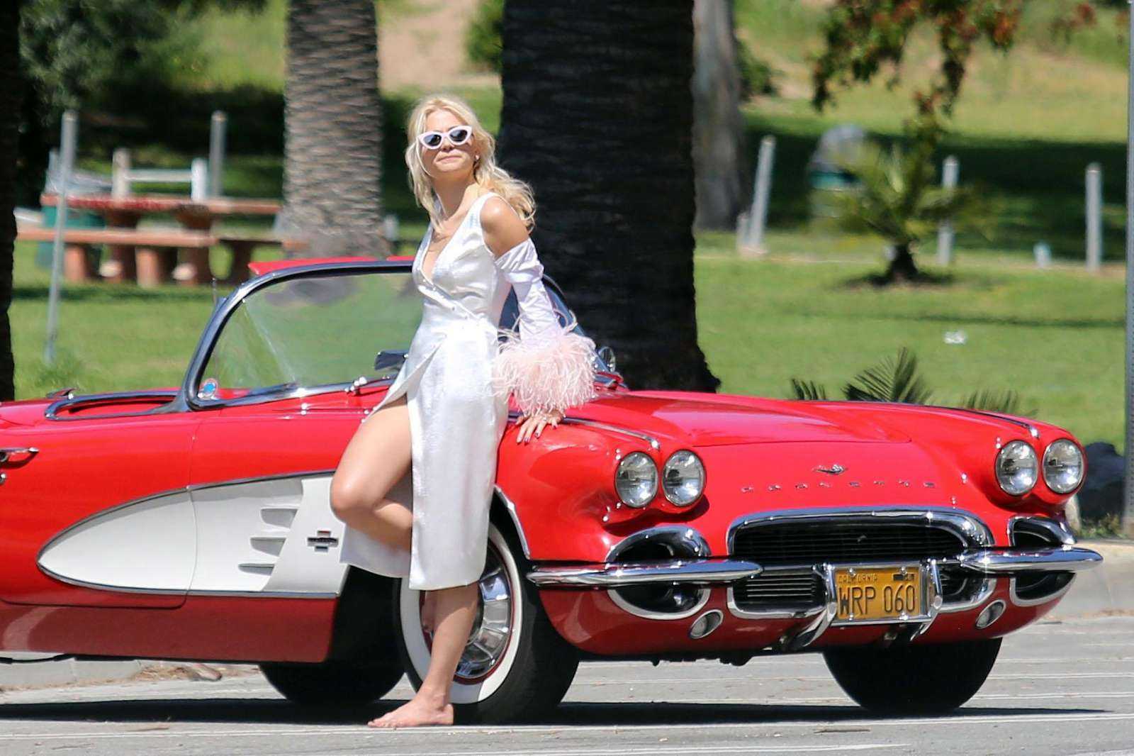 Pixie-Lott-in-Bikini-Shooting-a-New-Music-Video-3
