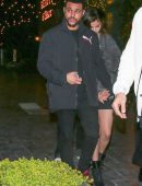 Selena-Gomez-Leggy-4