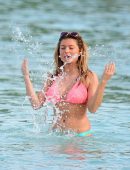 Zara-Holland-18