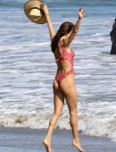 Alessandra-Ambrosio-in-Swimsuit-979