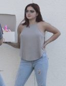 Ariel Winter - Leaving Duff's Cakemix