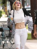 Bella Thorne Pokies, Out with Friends in Hollywood