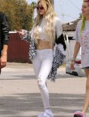 Bella Thorne Pokies, Out with Friends in Hollywood