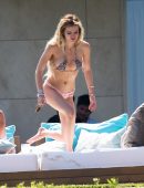 Bella Thorne and her Sister in Bikini, Relaxing Poolside in Cannes