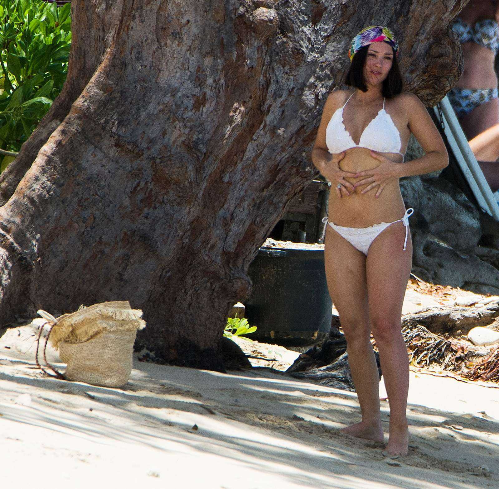 Catherine-Harding-Booty-in-White-Bikini-3