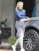 Chloe Grace Moretz Booty in Leggings, Picking up a Takeout in LA