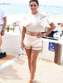 Eva-Longoria-Leggy-in-Shorts-556