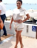Eva-Longoria-Leggy-in-Shorts-560