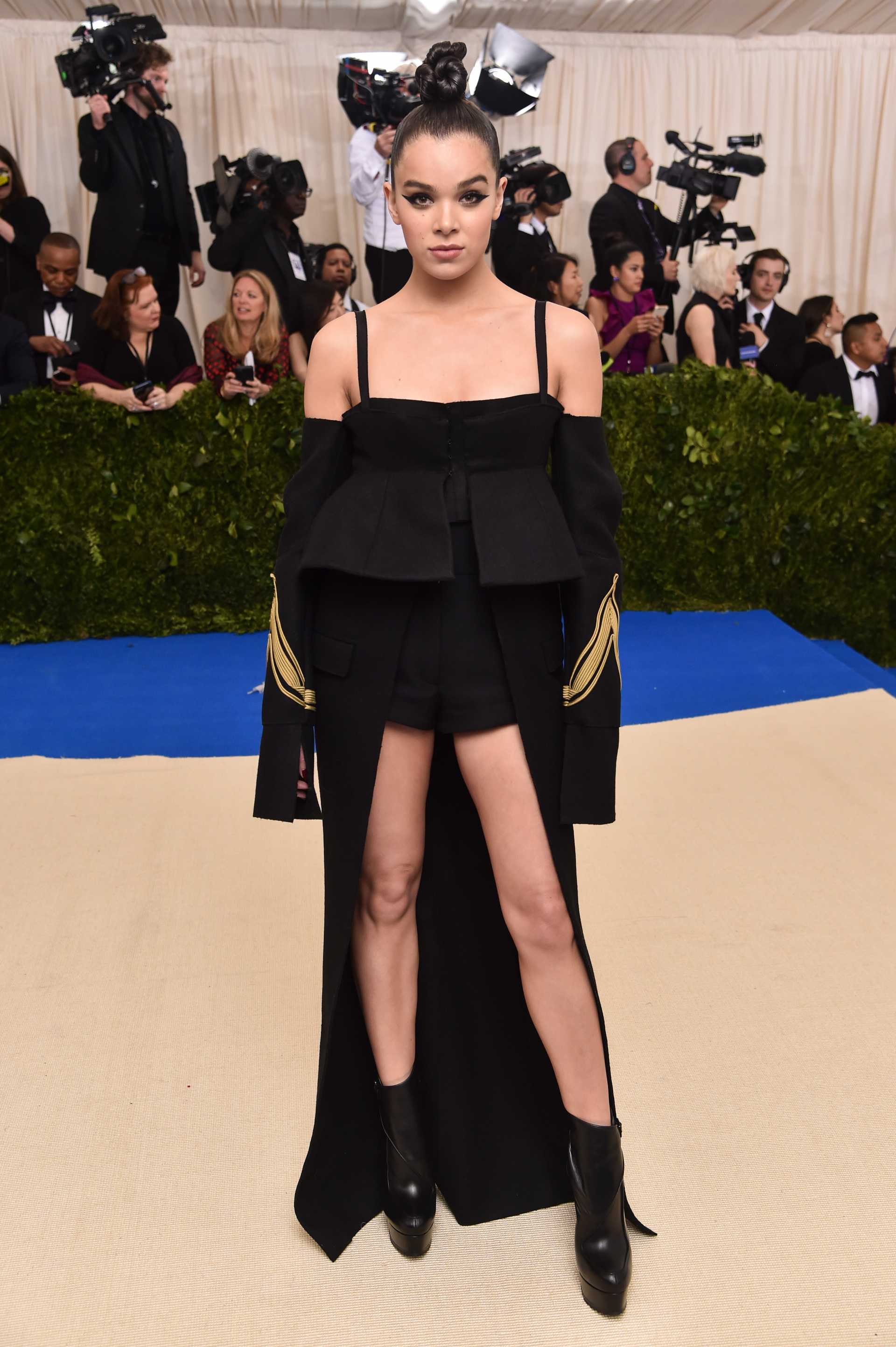 Hailee Steinfeld - 2017 MET Costume Institute Gala at The Metropolitan Museum of Art in NYC