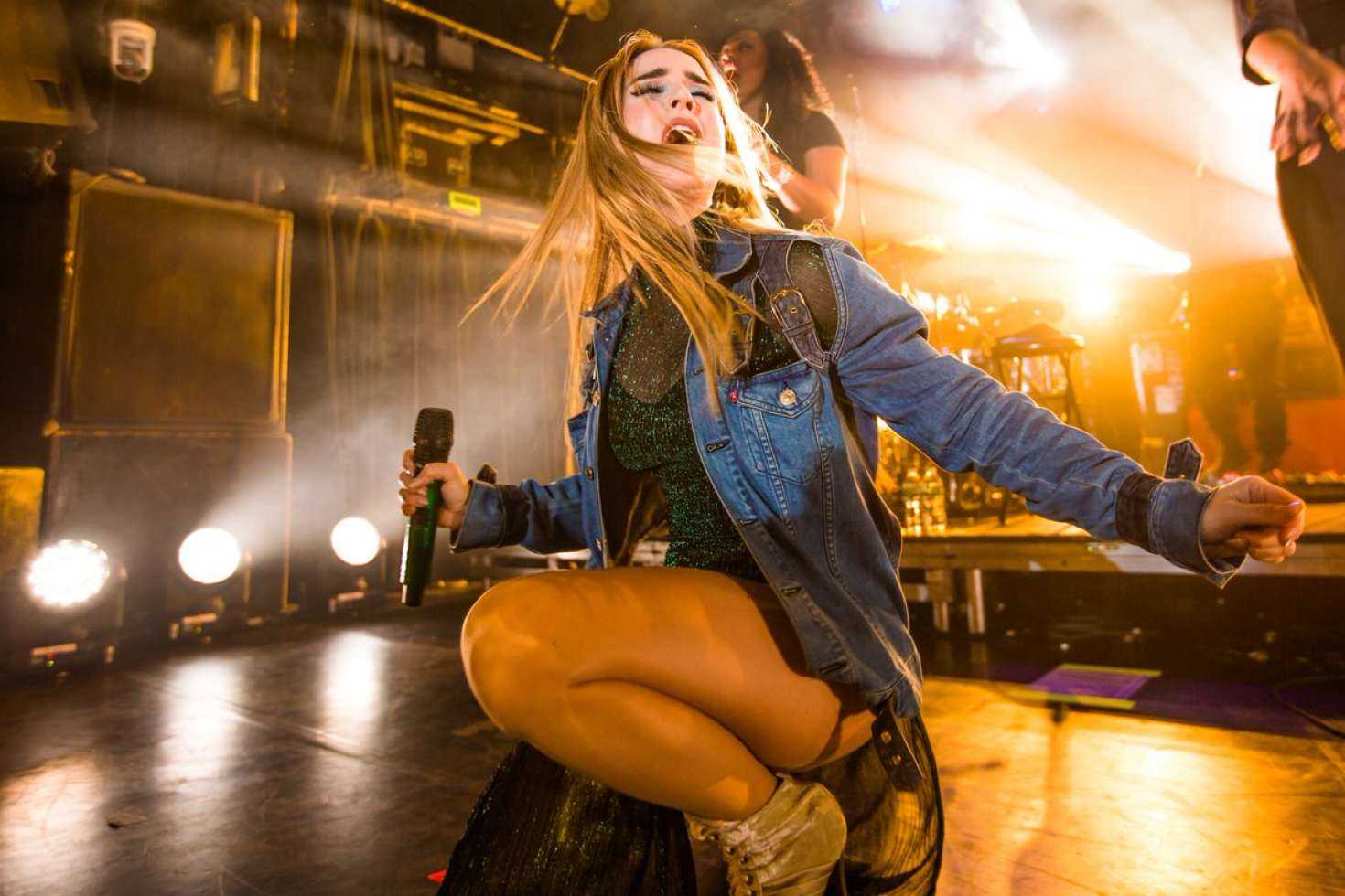 Joanna Jojo Levesque Performing Onstage at Mad Love Tour