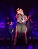 Joanna Jojo Levesque Performing Onstage at Mad Love Tour