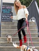 Joanna Krupa Booty, Picking up her Dogs from Sam's Green Paw in Studio City