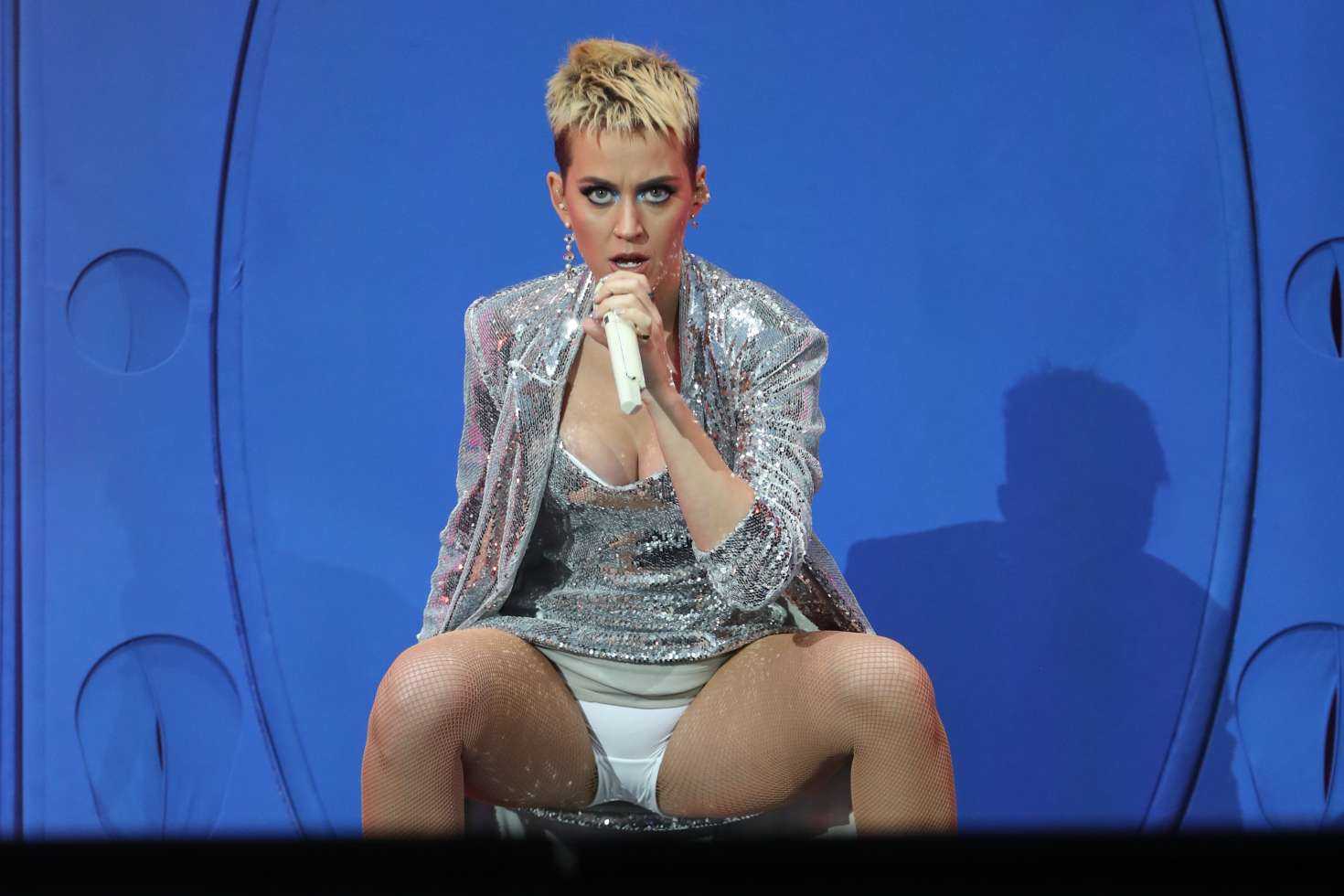 Katy-Perry-Upskirt-Performing-at-Radio-1s-Big-Weekend-20