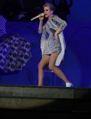 Katy-Perry-Upskirt-Performing-at-Radio-1s-Big-Weekend-5