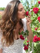 Kelly Brook – Chelsea Flower Show in London