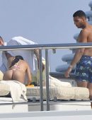 Kourtney-Kardashian-702