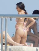 Kourtney-Kardashian-708