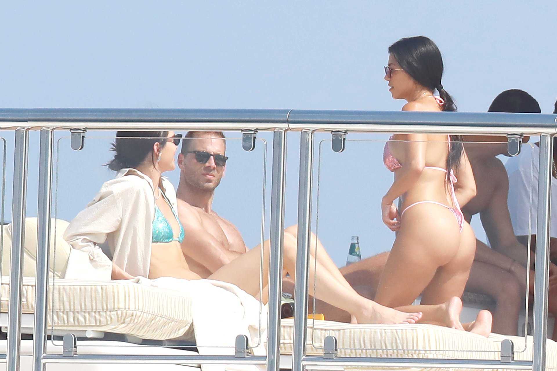 Kourtney-Kardashian-709