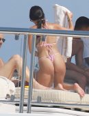 Kourtney-Kardashian-710