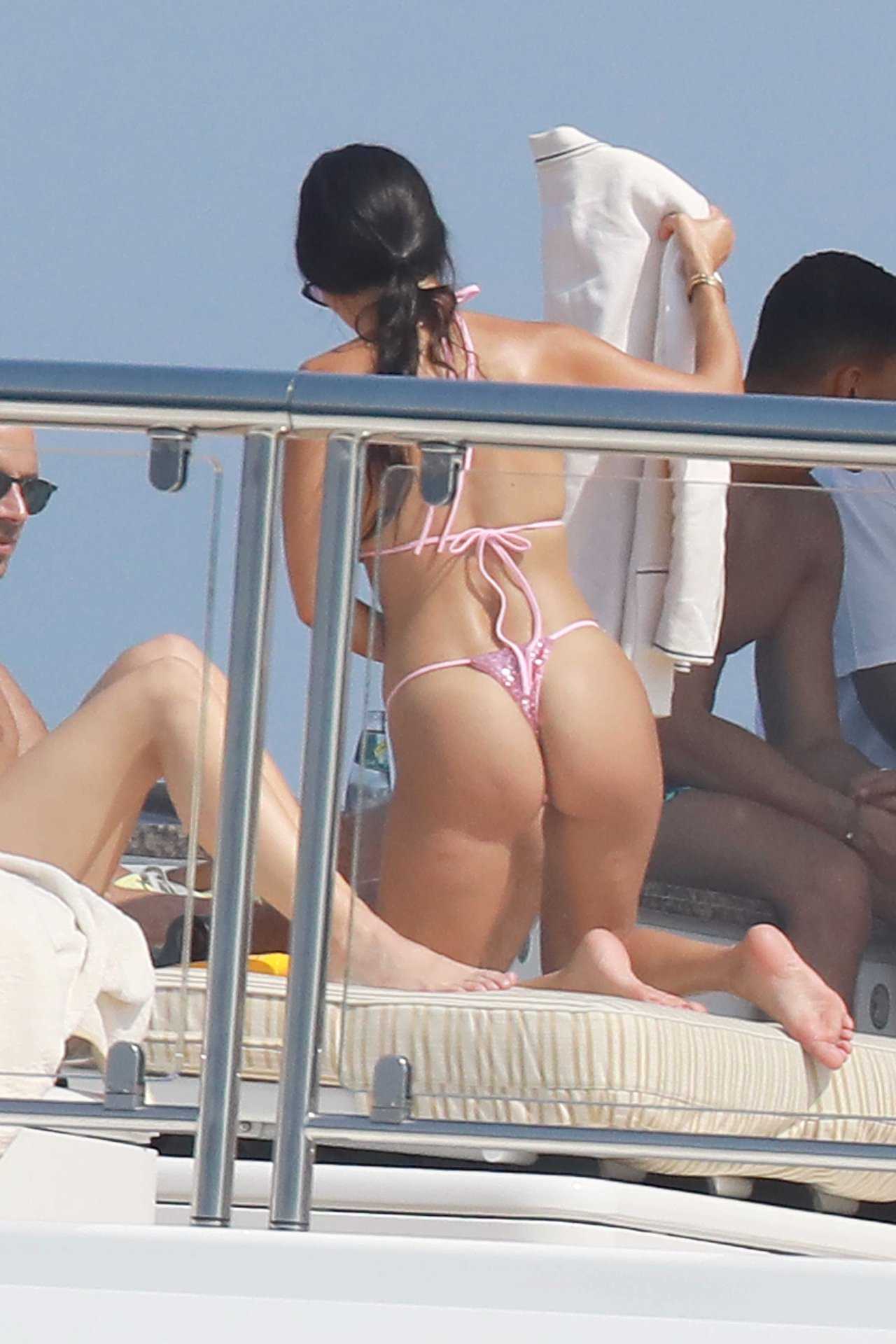 Kourtney-Kardashian-710