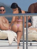 Kourtney-Kardashian-711