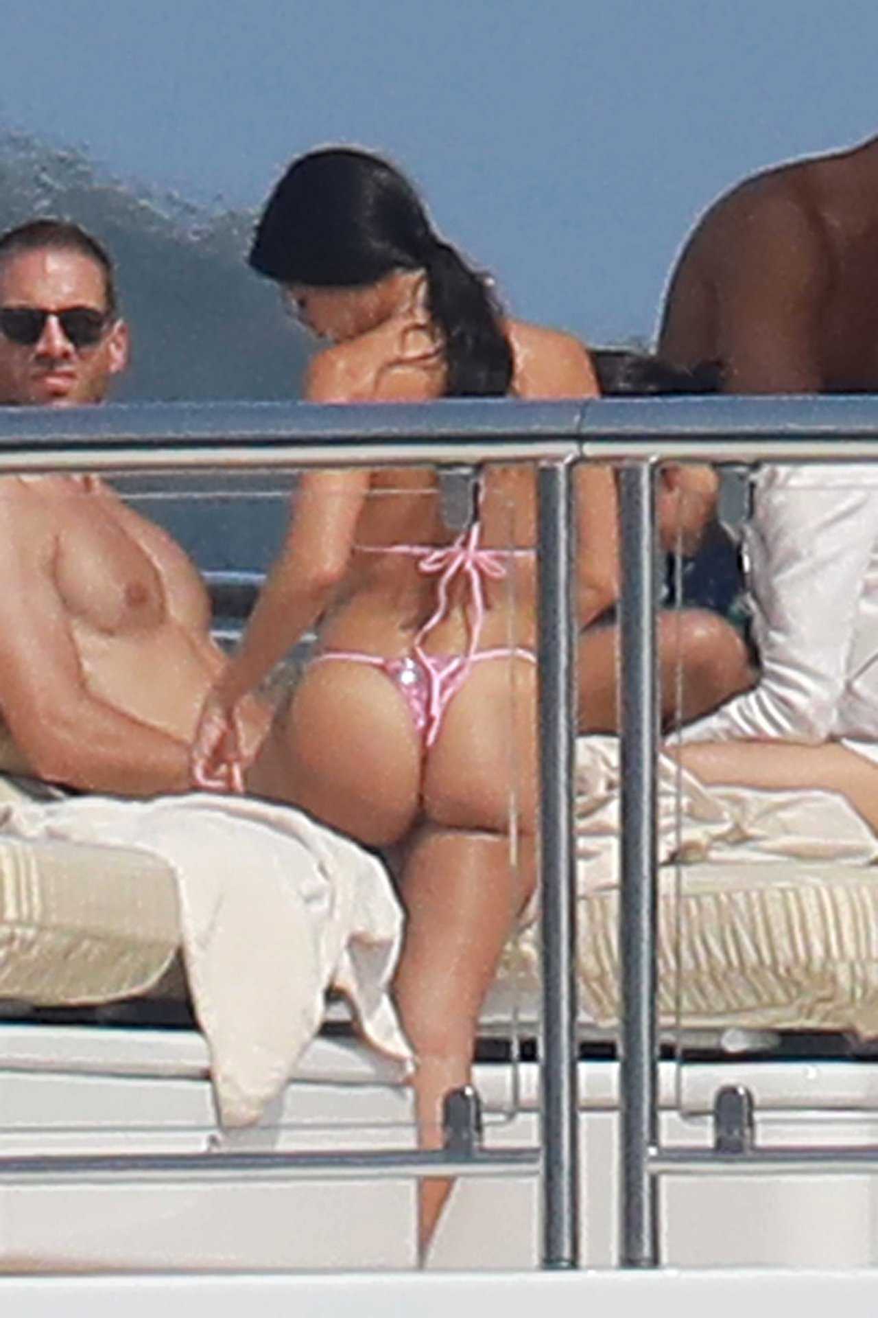 Kourtney-Kardashian-711