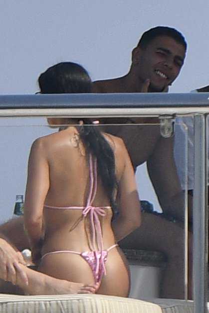 Kourtney-Kardashian-713
