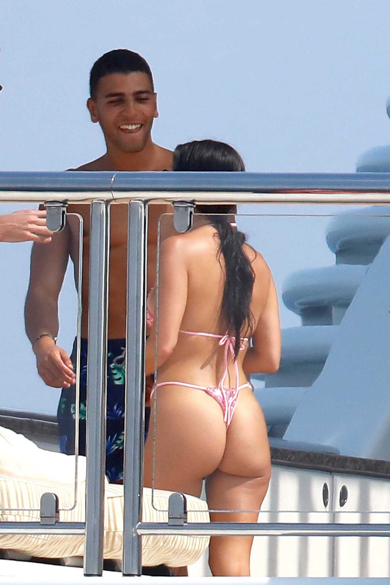 Kourtney-Kardashian-715