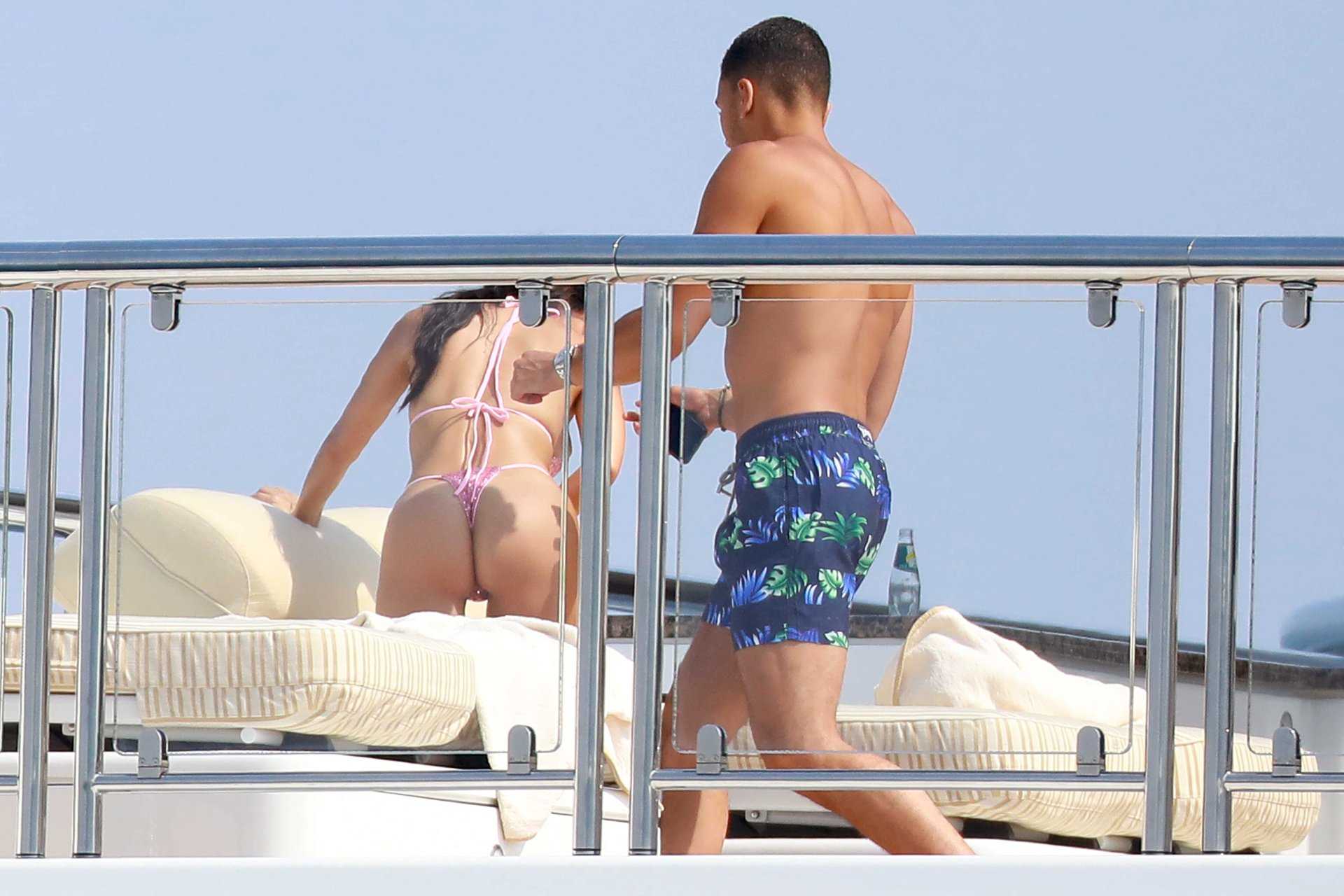 Kourtney-Kardashian-716