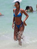 Lais-Ribeiro-in-Bikini-802