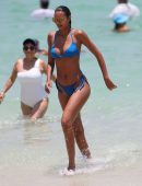 Lais-Ribeiro-in-Bikini-805